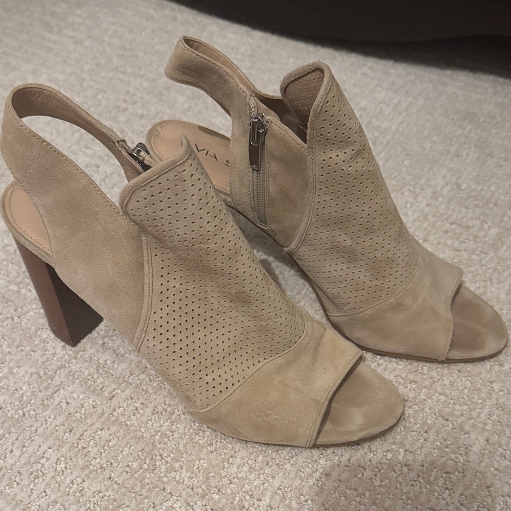Via Spiga Tan Peep-Toe Heels